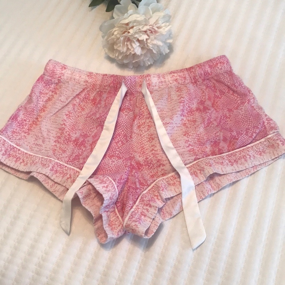 Victoria’s Secret Pink & White Lounge Pajama Shorts Size Small - Picture 2 of 10
